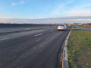 <h4><span style="font-size:14px"><strong>Inwestor:</strong> Województwo Podkarpackie - Podkarpacki Zarząd Dróg Wojewódzkich</span></h4>

<h4><span style="font-size:14px"><strong>Wykonawca:</strong> Budimex S.A.</span></h4>

<h4><span style="font-size:14px"><strong>Całkowita wartość Projektu:</strong> 148 182 206,00 PLN</span></h4>

<h4><span style="font-size:14px"><strong>Wartość dofinansowania z EFRR:</strong> 104 129 594,45 PLN</span></h4>

<h4><span style="font-size:14px"><strong>Data podpisania umowy z Wykonawcą:</strong> 20.05.2022 r.</span></h4>

<h4><span style="font-size:14px"><strong>Okres realizacji:</strong> 2022-2024</span></h4>
