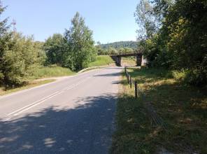 <p><strong>Tytuł projektu: Rozw&oacute;j mobilności transgranicznej: zwiększenie dostępności infrastruktury drogowej w regionach lwowskim, iwanofrankowskim, zakarpackim i podkarpackim.</strong><br />
<strong>Akronim:</strong> DriveConnect</p>

<p><strong>Projekt jest finansowany ze środk&oacute;w Unii Europejskiej w ramach&nbsp;Programu Interreg NEXT Polska - Ukraina 2021-2027.</strong></p>

<p><strong>Numer projektu</strong>: PLUA.06.01-IP.01-0003/25<br />
<strong>Lider:</strong> <a href="https://loda.gov.ua/pl/structural-unit/17107?categoryId=9607">Department of Roads of the Lviv Regional State Administration&nbsp;</a><br />
<strong>Partnerzy:</strong> Wojew&oacute;dztwo Podkarpackie - Podkarpacki Zarząd Dr&oacute;g Wojew&oacute;dzkich w Rzeszowie,<br />
<a href="https://www.facebook.com/serviceforrestorationzakarpattia/?locale=uk_UA">Service for Restoration and Development of Infrastructure in Zakarpattia Oblast</a>,<br />
<a href="https://www.facebook.com/DorogyPrykarpattya/?locale=uk_UA">The State Organization &ldquo;Roads of Prykarpattia&rdquo;</a></p>

<p><strong>Wydatki og&oacute;łem: </strong>20 436 955,20 EUR<br />
<strong>Dofinansowanie UE: </strong>16 582 990,00 EUR</p>

<p><strong>Data rozpoczęcia:</strong> 2025-11-01<br />
<strong>Data podpisania umowy o dofinansowanie:</strong> 2025-12-15<br />
<strong>Data zakończenia:</strong> 2028-04-30</p>
