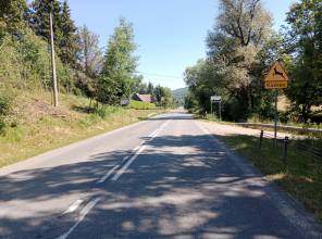<p><strong>Tytuł projektu: Rozw&oacute;j mobilności transgranicznej: zwiększenie dostępności infrastruktury drogowej w regionach lwowskim, iwanofrankowskim, zakarpackim i podkarpackim.</strong><br />
<strong>Akronim:</strong> DriveConnect</p>

<p><strong>Projekt jest finansowany ze środk&oacute;w Unii Europejskiej w ramach&nbsp;Programu Interreg NEXT Polska - Ukraina 2021-2027.</strong></p>

<p><strong>Numer projektu</strong>: PLUA.06.01-IP.01-0003/25<br />
<strong>Lider:</strong> <a href="https://loda.gov.ua/pl/structural-unit/17107?categoryId=9607">Department of Roads of the Lviv Regional State Administration&nbsp;</a><br />
<strong>Partnerzy:</strong> Wojew&oacute;dztwo Podkarpackie - Podkarpacki Zarząd Dr&oacute;g Wojew&oacute;dzkich w Rzeszowie,<br />
<a href="https://www.facebook.com/serviceforrestorationzakarpattia/?locale=uk_UA">Service for Restoration and Development of Infrastructure in Zakarpattia Oblast</a>,<br />
<a href="https://www.facebook.com/DorogyPrykarpattya/?locale=uk_UA">The State Organization &ldquo;Roads of Prykarpattia&rdquo;</a></p>

<p><strong>Wydatki og&oacute;łem: </strong>20 436 955,20 EUR<br />
<strong>Dofinansowanie UE: </strong>16 582 990,00 EUR</p>

<p><strong>Data rozpoczęcia:</strong> 2025-11-01<br />
<strong>Data podpisania umowy o dofinansowanie:</strong> 2025-12-15<br />
<strong>Data zakończenia:</strong> 2028-04-30</p>
