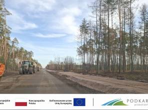 <p>Projekt jest wsp&oacute;łfinansowany z Programu Fundusze Europejskie dla Podkarpacia 2021-2027<br />
<strong>Inwestor:</strong> Wojew&oacute;dztwo Podkarpackie - Podkarpacki Zarząd Dr&oacute;g Wojew&oacute;dzkich w Rzeszowie<br />
<strong>Wykonawca:</strong> Przedsiębiorstwo Drogowo-Mostowe S.A. w Dębicy<br />
<strong>Wartość projektu:</strong> 3 100 000,00 PLN<br />
<strong>Wartość dofinansowania: </strong>2 304 982,00 PLN<br />
<strong>Realizacja:</strong> 2025-2026</p>
