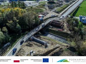 <p><strong>Projekt jest współfinansowany z Programu Fundusze Europejskie dla Podkarpacia 2021-2027</strong></p>

<p><strong>Inwestor:</strong> Województwo Podkarpackie - Podkarpacki Zarząd Dróg Wojewódzkich<br />
<strong>Wykonawca:</strong> STRABAG Sp. z o.o.<br />
<strong>Wartość projektu: </strong> 25 164 263,93 PLN<br />
<strong>Wartość dofinansowania:</strong>  21 379 493,30 PLN<br />
<strong>Okres realizacji:</strong> 01.2024-09.2025<br />
<strong>Inżynier Kontraktu:</strong> INKO Consulting Sp. z o.o.</p>
