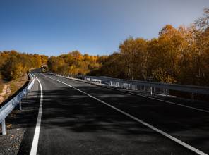 <p><strong>Tytuł projektu:</strong> Od Beskidu Niskiego po Solinę/Od Nizkych Beskid Po Solinu<br />
<strong>Numer projektu:</strong> PLSK.01.01-IP.01-0002/23<br />
<strong>Program: </strong>Interreg Polska-Słowacja 2021-2027<br />
<strong>Priorytet:</strong> Przyjazne naturze i bezpieczne Pogranicze<br />
<strong>Działanie: </strong>Wspieranie przystosowania się do zmiany klimatu i zapobiegania ryzyku związanemu z klęskami żywiołowymi i katastrofami, odporności, z uwzględnieniem podejścia ekosystemowego<br />
<strong>Beneficjent: </strong>Województwo Podkarpackie<br />
<strong>Partner: </strong><a href="http://www.sucpsk.sk">Správa a údržba ciest Prešovského samosprávneho kraja</a><br />
<strong>Wydatki ogółem:</strong> <span style="font-family:"Arial",sans-serif; font-size:11.0pt">1 307 775,51 EUR </span><br />
<strong>Dofinansowanie UE: </strong> <span style="font-family:"Arial",sans-serif; font-size:11.0pt">637 461,36 </span>EUR<br />
<strong>Data rozpoczęcia: </strong>2024-01-01<br />
<strong>Data zakończenia:</strong> 2025-12-31</p>
