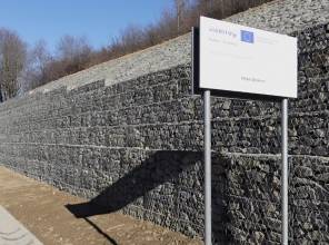 <p><strong>Tytuł projektu:</strong> Od Beskidu Niskiego po Solinę/Od Nizkych Beskid Po Solinu<br />
<strong>Numer projektu:</strong> PLSK.01.01-IP.01-0002/23<br />
<strong>Program: </strong>Interreg Polska-Słowacja 2021-2027<br />
<strong>Priorytet:</strong> Przyjazne naturze i bezpieczne Pogranicze<br />
<strong>Działanie: </strong>Wspieranie przystosowania się do zmiany klimatu i zapobiegania ryzyku związanemu z klęskami żywiołowymi i katastrofami, odporności, z uwzględnieniem podejścia ekosystemowego<br />
<strong>Beneficjent: </strong>Województwo Podkarpackie<br />
<strong>Partner: </strong><a href="http://www.sucpsk.sk">Správa a údržba ciest Prešovského samosprávneho kraja</a><br />
<strong>Wydatki ogółem:</strong> <span style="font-family:"Arial",sans-serif; font-size:11.0pt">1 307 775,51 EUR </span><br />
<strong>Dofinansowanie UE: </strong> <span style="font-family:"Arial",sans-serif; font-size:11.0pt">637 461,36 </span>EUR<br />
<strong>Data rozpoczęcia: </strong>2024-01-01<br />
<strong>Data zakończenia:</strong> 2025-12-31</p>
